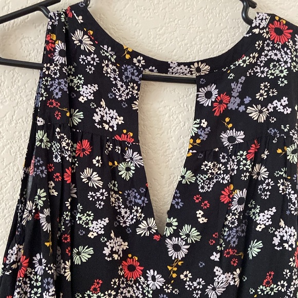 Plus size flowered sundress from Old Navy. Very cute - Picture 4 of 4